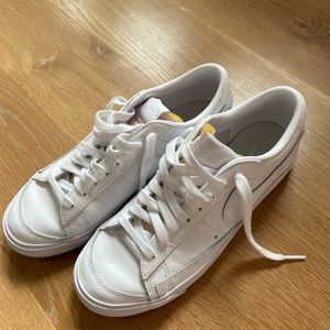 Nike Womens Blazer 77’ low sneaker